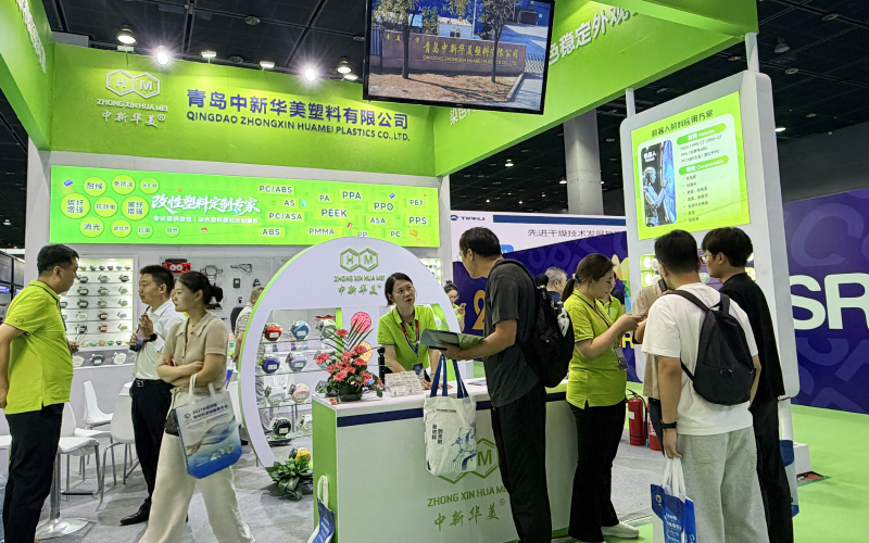 与客户现场交流