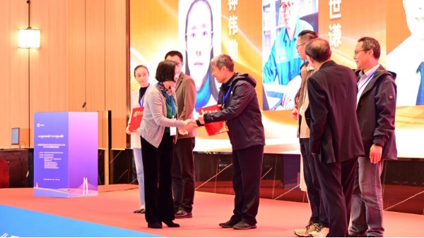 青岛中新华美高建国研究员荣获全国塑料标准化技术委员会优秀委员奖