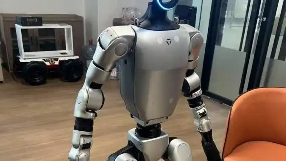 高强度与高刚性：碳纤维增强复合材料在人形机器人胸腔的应用