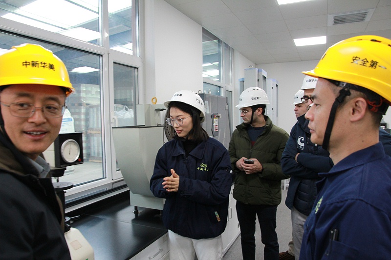 西班牙汽车注塑厂来厂参观考察---青岛中新华美塑料有限公司