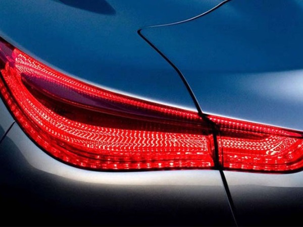 染色亚克力生产厂家的材料为什么可以用于生产汽车车灯
